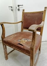 Старое кресло до реставрации