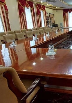 Реставрация стола для заседаний премиум сегмента
