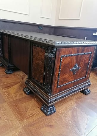 Реставрация антикварного стола