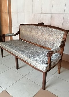 Ремонт, реставрация и перетяжка старинного дивана