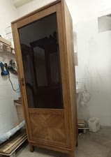Старая дубовая витрина после реставрации